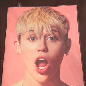 Miley Cyrus BANGERZ TOUR BOOK